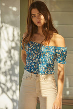 Load image into Gallery viewer, Floral Print Smocked Crop Top