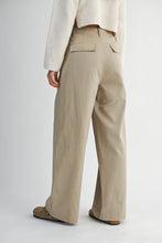 Load image into Gallery viewer, Solid Front Pintuck Wide Leg Pants

