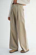 Load image into Gallery viewer, Solid Front Pintuck Wide Leg Pants
