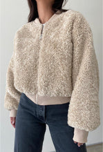 Load image into Gallery viewer, Fur jacket
