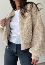Load image into Gallery viewer, Fur jacket
