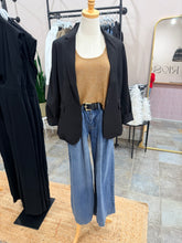 Load image into Gallery viewer, Black blazer
