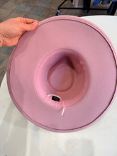 Load image into Gallery viewer, Felt hat
