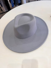 Load image into Gallery viewer, Baby blue Felt hat

