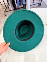 Load image into Gallery viewer, Emerald green felt hat
