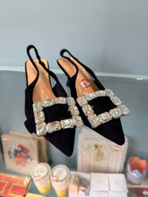 Load image into Gallery viewer, Black kitten heels
