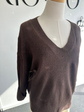 Load image into Gallery viewer, Faye sweater (brown)
