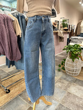 Load image into Gallery viewer, The Riley Jeans
