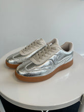 Load image into Gallery viewer, Silver metallic sneaker
