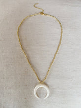 Load image into Gallery viewer, Horn necklace
