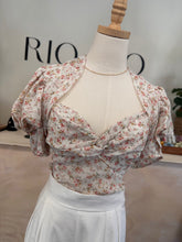 Load image into Gallery viewer, Puff sleeve floral top
