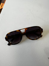 Load image into Gallery viewer, Retro aviator sunglasses
